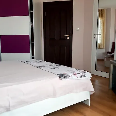 House Rezvaya With For Rent 3* レゾヴォ