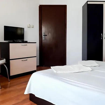 House Rezvaya With For Rent ゲストハウス 3*