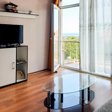 House Rezvaya With For Rent 雷佐沃