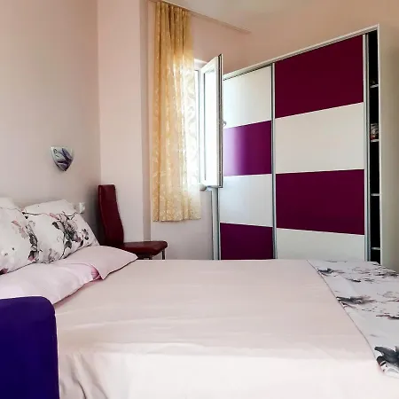 House Rezvaya With For Rent ゲストハウス 3*