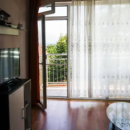 House Rezvaya With For Rent 3* レゾヴォ