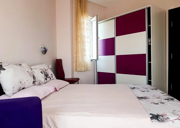 House Rezvaya With For Rent 招待所 3*