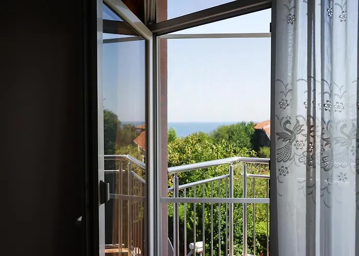 House Rezvaya With For Rent 3* 雷佐沃