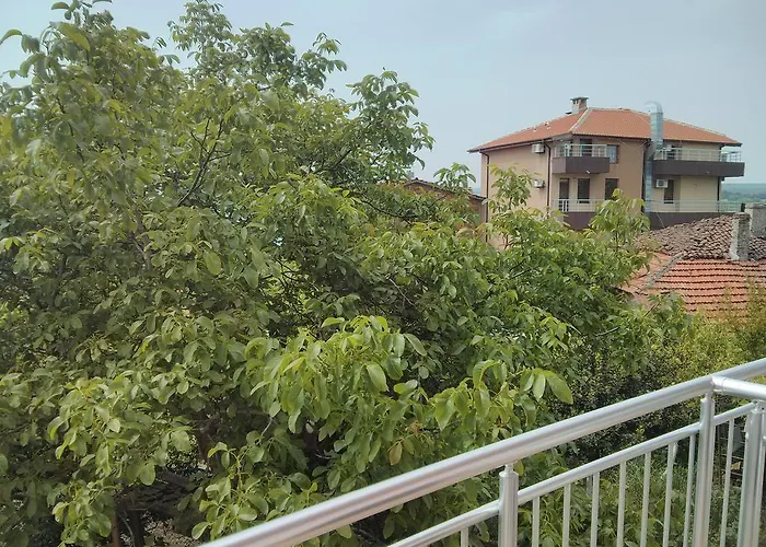 House Rezvaya With For Rent 雷佐沃