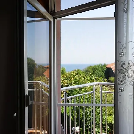 House Rezvaya With For Rent 3* Rezovo