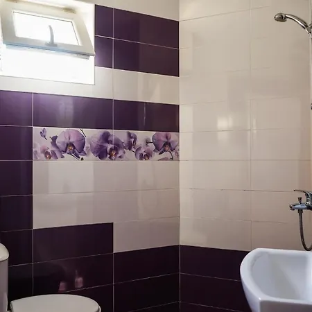 House Rezvaya With For Rent Konukevi Rezovo